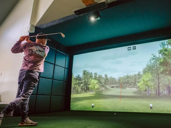 Bạn có muốn có một máy mô phỏng chơi golf tại nhà không