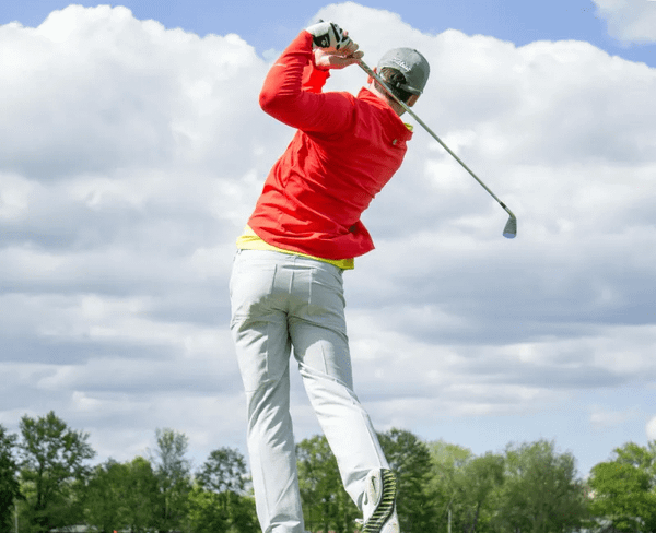 Bạn đeo găng tay đánh golf ở tay nào