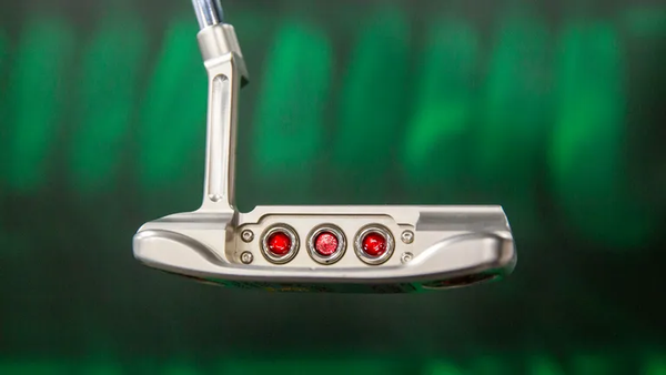 Nếu bạn nhìn thấy Cherry Bombs đặc trưng của Scotty Cameron thì thường có nghĩa là gậy gạt bóng này là một trong những mẫu hiếm hơn