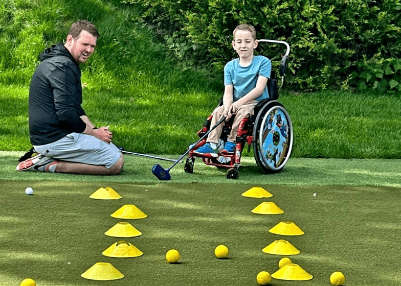 Walmley GC tổ chức ngày khai mạc putting green nhân tạo dành cho người khuyết tật đầu tiên ở Vương quốc Anh
