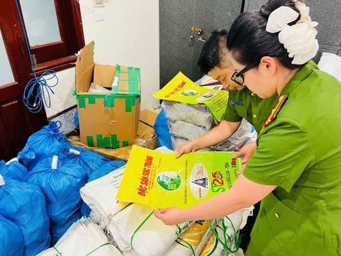 Công an Hà Nội khởi tố 4 đối tượng kinh doanh khoảng 23 tấn gạo giả