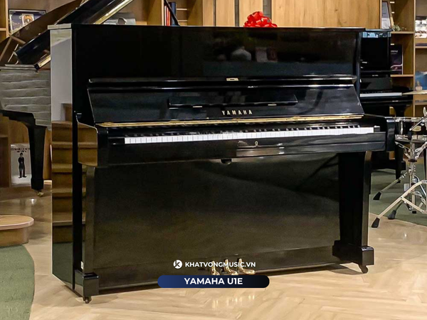 YAMAHA U1E