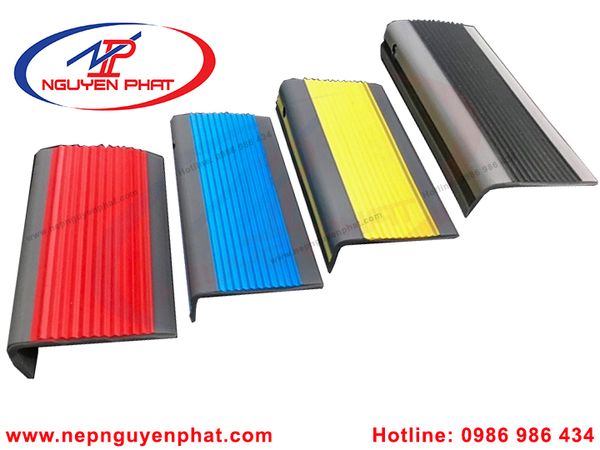 Nẹp nhựa chống trơn cầu thang