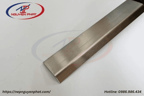 Nẹp inox chặn thảm