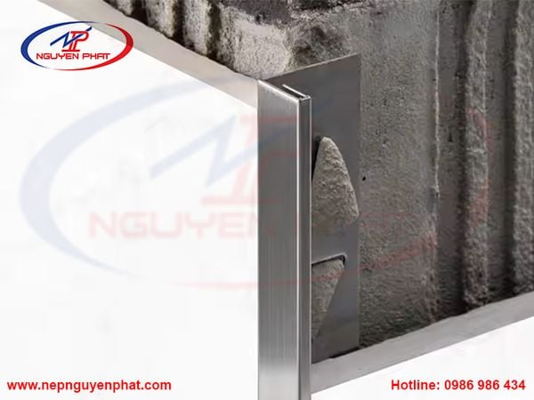 Nẹp inox ốp góc L5x10