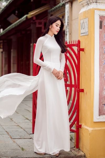 áo dài màu trắng