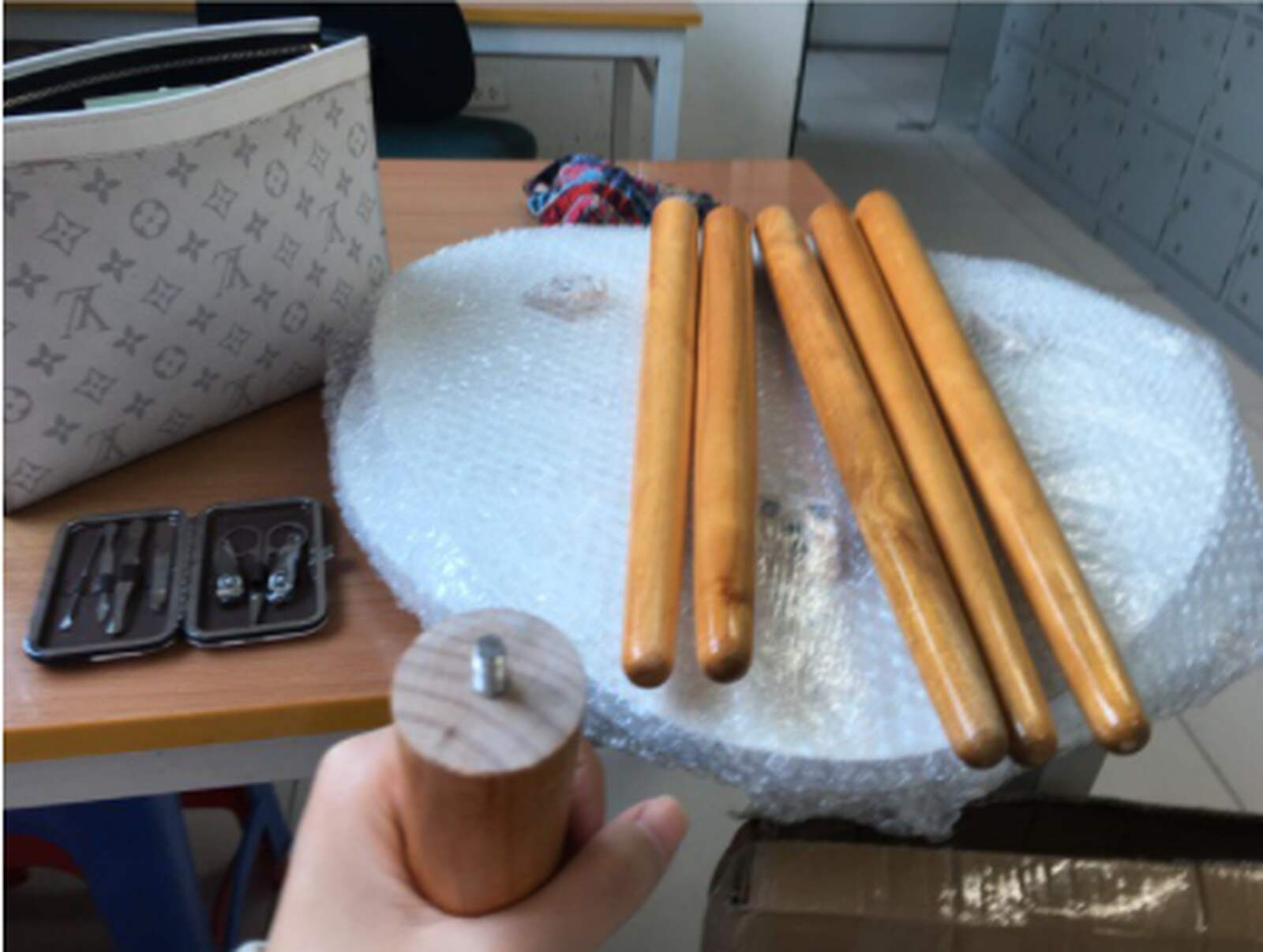 Bàn tam giác vintage mặt rộng