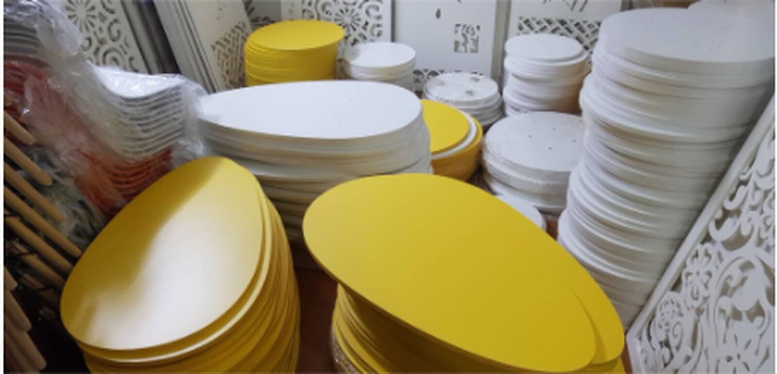 Bàn tam giác vintage mặt rộng