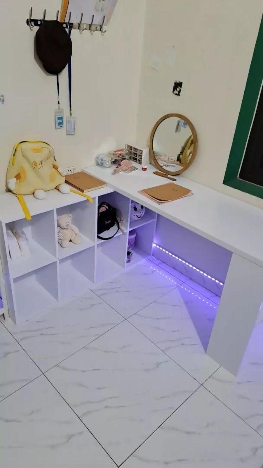 Bàn làm việc tích hợp nhiều tủ đề đồ 6-8 ngăn