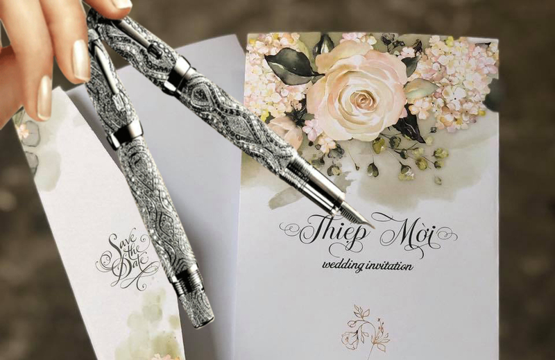 Thiệp cưới viết bằng bút máy rất đẹp, nét chữ mềm mại, uyển chuyển