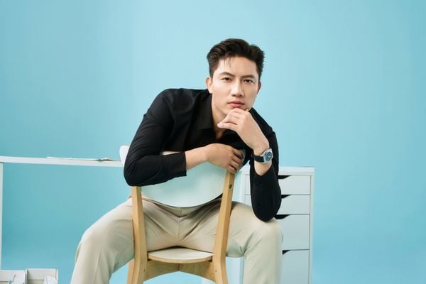 Xu Hướng Quần Công Sở Trẻ Trung Và Thanh Lịch Của Năm 2025