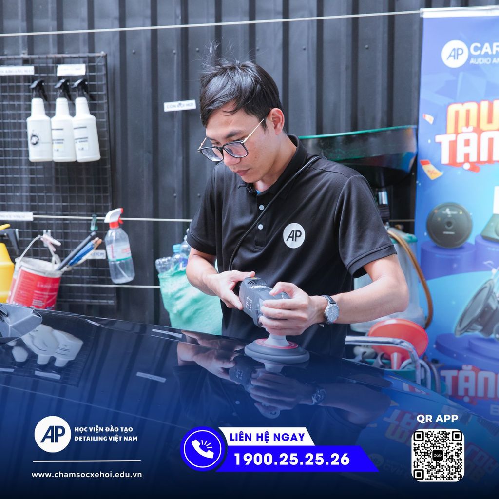 📚 Nhật Ký Người Đứng Sau – Những Ngày Âm Thầm Của Mr Tây