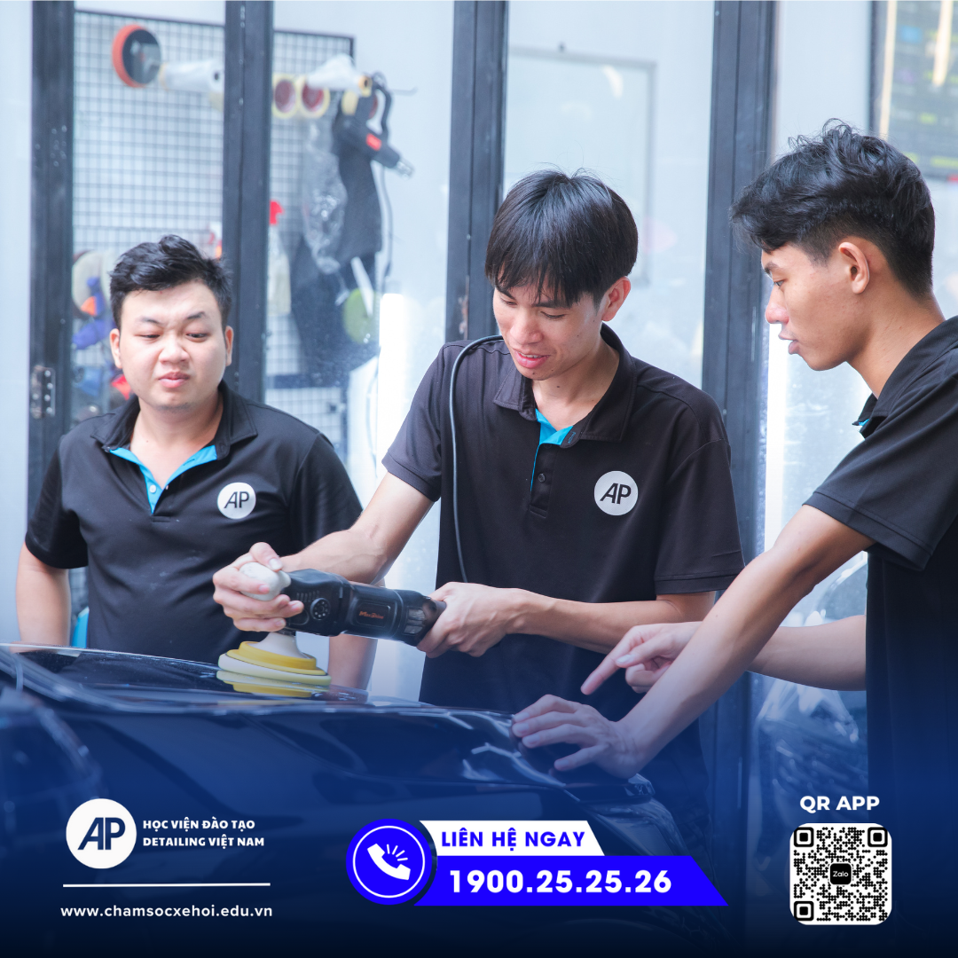Open Day – Cú Va Chạm Trên Đường & Cú Rẽ Đổi Đời Trong Xưởng 🚘✨