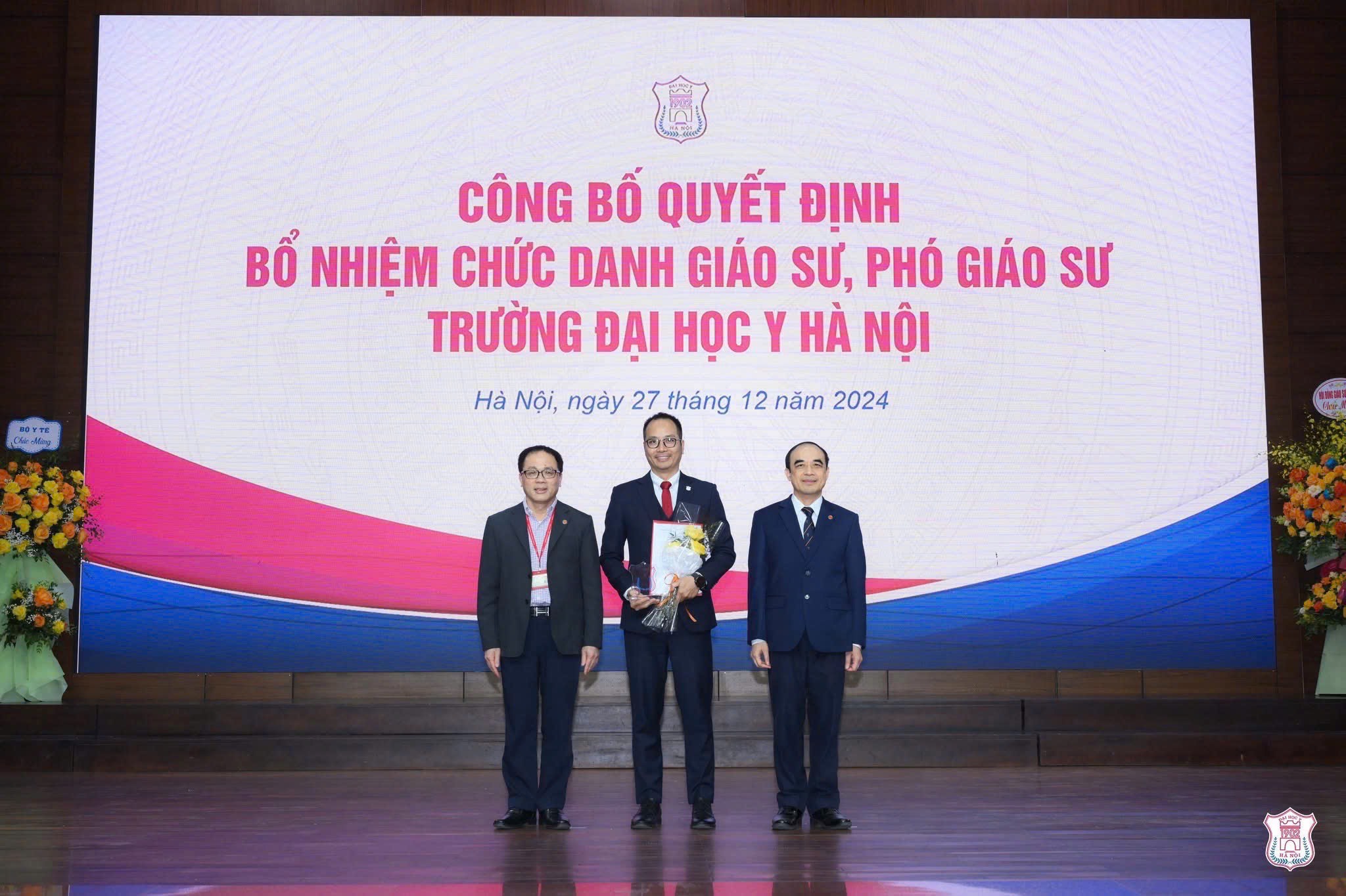 Anh Đỗ Nam Khánh trong ngày công bố quyết định bổ nhiệm chức danh phó giáo sư trường đại học y hà nội