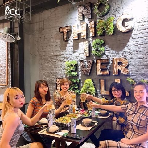 4 cách giúp bạn kiểm soát cân nặng khi ăn uống dịp tết