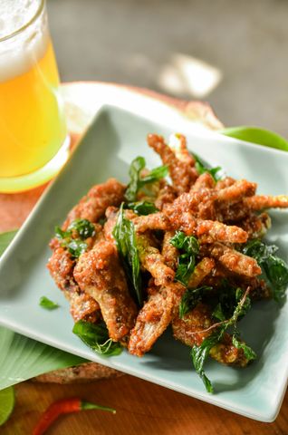 Hướng dẫn cách làm món chân gà rang muối ngon tuyệt cú mèo