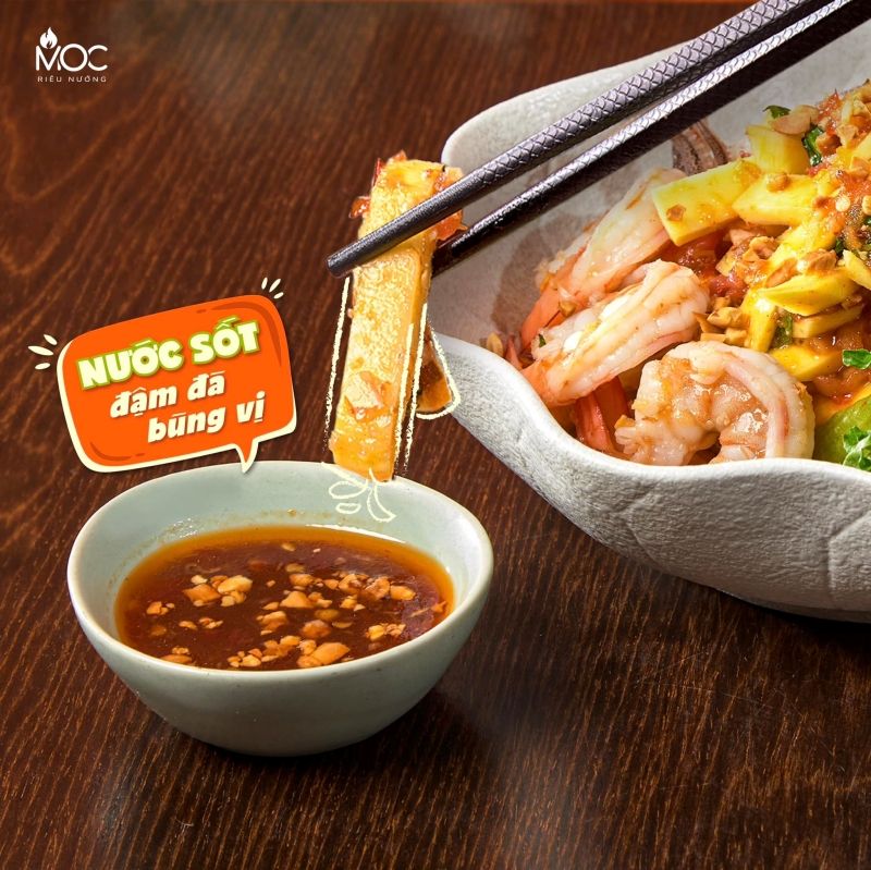 Gỏi hải sản tươi kết hợp cùng xoài chua ngọt
