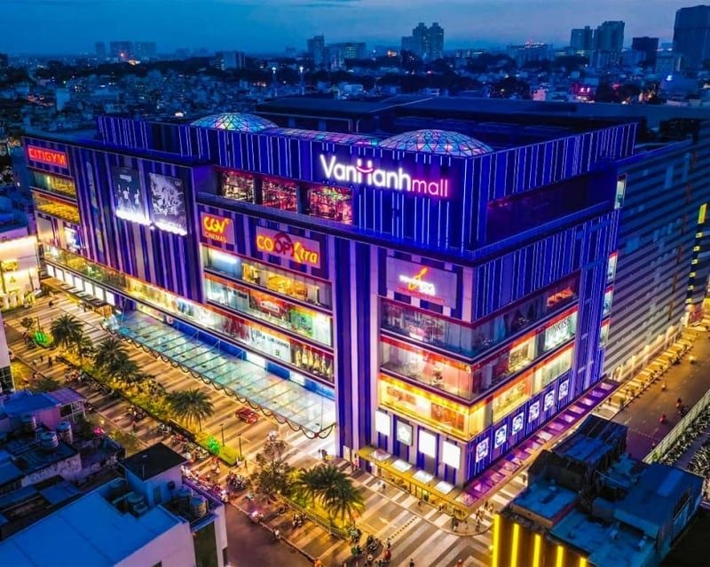 Khám phá trung tâm mua sắm nổi tiếng của Sài Gòn - Vạn Hạnh Mall