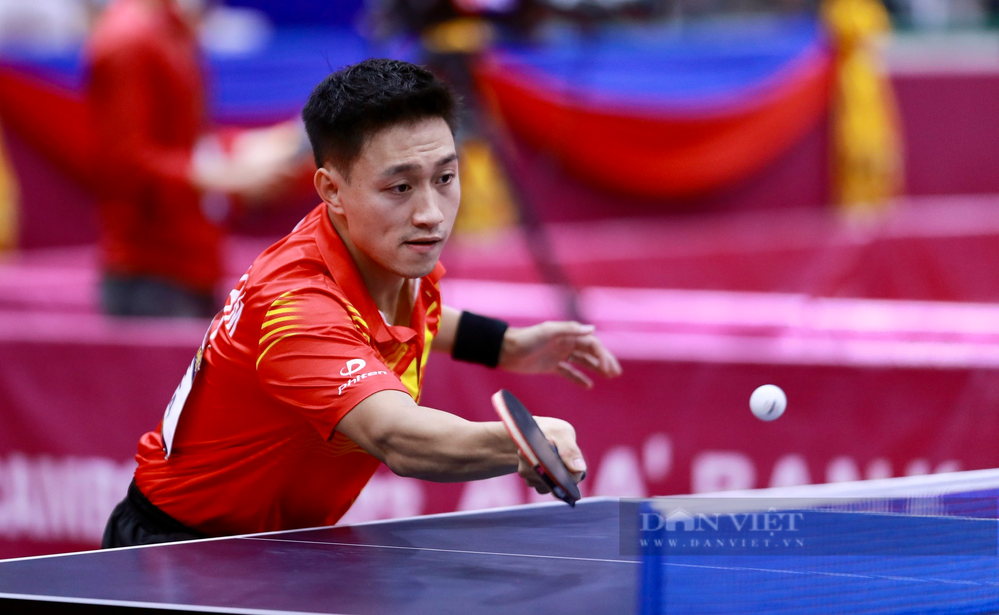 Trang phục và phụ kiện hỗ trợ tay