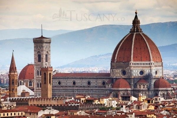 tòa tháp Florence với thiết kế mái vòm độc đáo