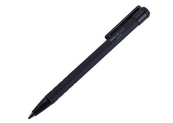 Một cây bút chì bấm màu đen