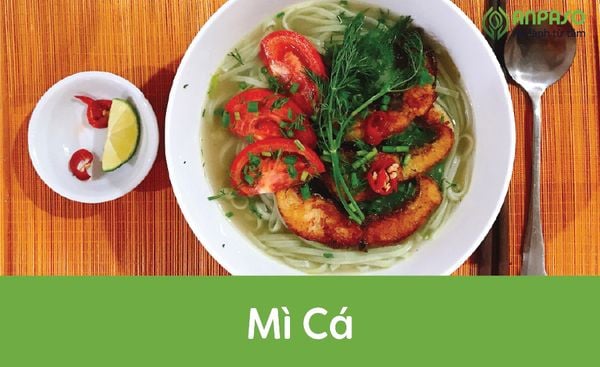 Mì rau cải bó xôi nấu nước cá chan
