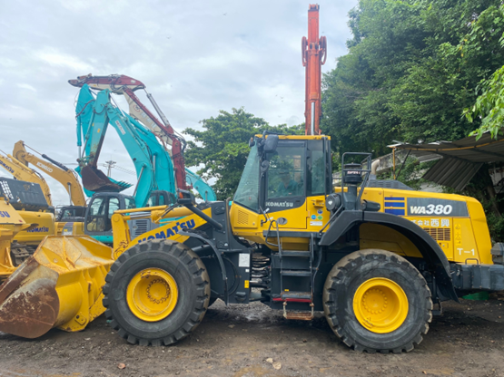 Giới Thiệu máy xúc lật bánh lốp KOMATSU WA380-8