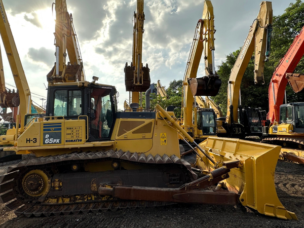 Giới Thiệu Xe Ủi Komatsu D65PX-15EO