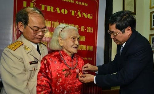 Huy hiệu 90 năm tuổi Đảng – Biểu tượng của lòng trung kiên trọn đời