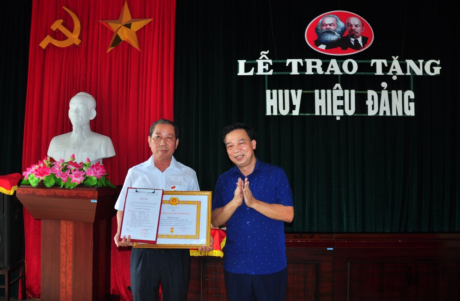 Các loại huy hiệu Đảng Cộng sản Việt Nam hiện nay