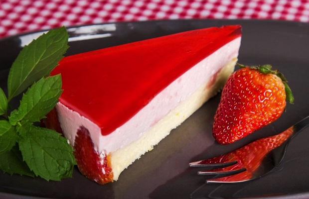 BÁNH MOUSSE COLLAGEN DÂU TÂY NGỌT NGÀO NGÀY KỈ NIỆM