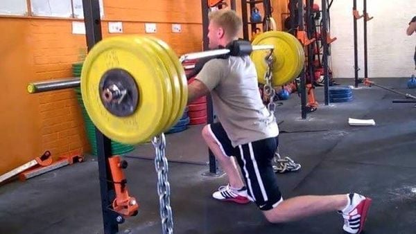 Bài tập chân Split Hex Bar Squat