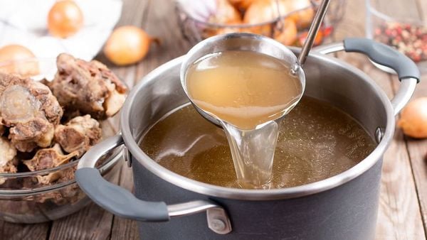 Collagen có nhiều trong nước hầm xương rất dễ hấp thụ