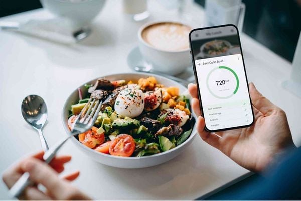 Kcal và Calo dùng chỉ lượng năng lượng mà cơ thể thu nhận từ thức ăn