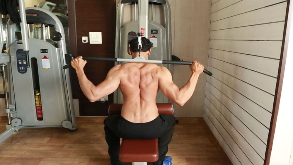 Wide-Grip Pulldown Behind The Neck - Kéo xô ra sau cổ