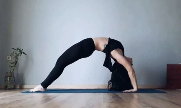 Tư thế bánh xe trong Yoga Iyengar