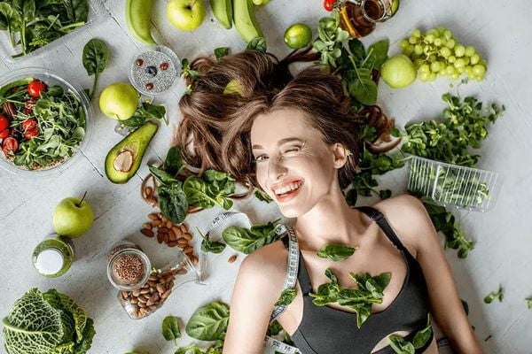 Chế độ dinh dưỡng hợp lý để cải thiện tình trạng rụng tóc