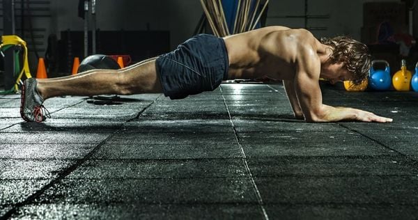 tập plank giúp cơ săn chắc, dẻo dai