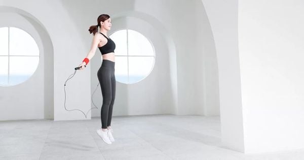 Nên nhảy dây ở bề mặt bằng phẳng, không có vật cản
