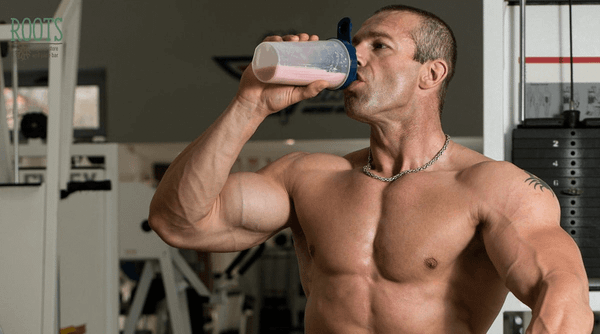 nên uống nước từng ngụm khi tập gym