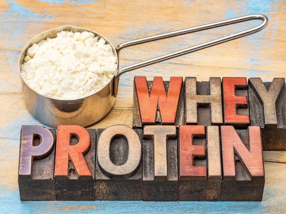 Whey protein nên có trong thực đơn tăng cơ giảm mỡ cho nữ