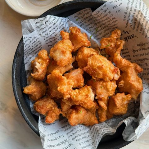 Vì sao món gà rán chiên giòn được mọi người yêu thích?