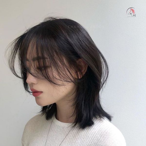 Kiểu tóc mullet layer nữ mang đến sự quyến rũ và cá tính cho phái đẹp. Kết hợp với kiểu sấy tóc mullet, các nàng sẽ trở nên nổi bật và hút mắt hơn bao giờ hết. Nếu muốn tạo ra một phong cách mới lạ, thay đổi vẻ ngoài của mình, hãy xem ngay hình ảnh liên quan để khám phá thêm về mullet layer nữ nhé!