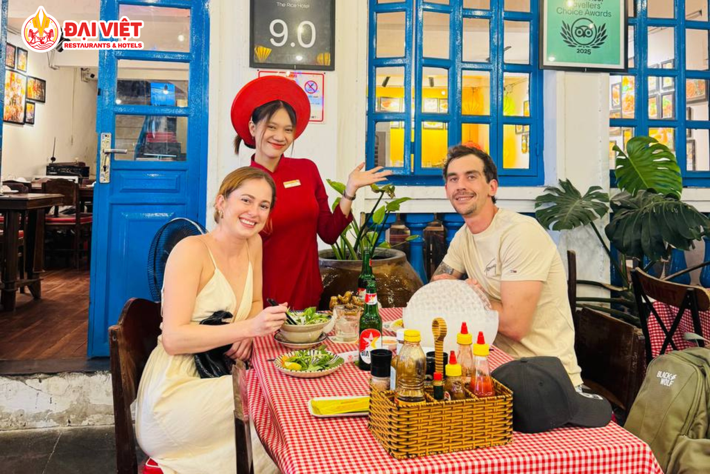 Biển Đại Việt Bùi Viện – Điểm Hẹn Hải Sản Ngon Với Không Gian Xanh – Trắng Sang Trọng