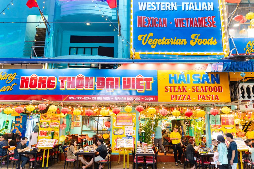 Your Top “Restaurant Near Me” Choice for Fresh Seafood in Saigon