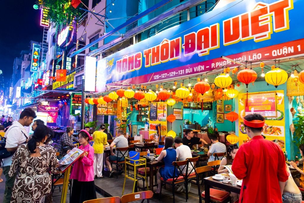 Late-night seafood in Ho Chi Minh City – tasty, fresh, and open all night