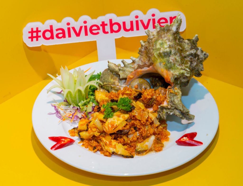 Late Night Food in Saigon: Where to Eat After Dark in District 1