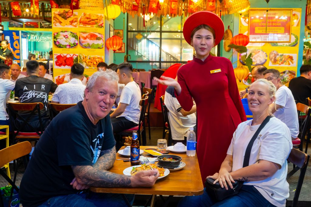 Trải Nghiệm Ẩm Thực Việt Đáng Nhớ Giữa Lòng Phố Tây Bùi Viện - Nhà hàng Nông Thôn Đại Việt