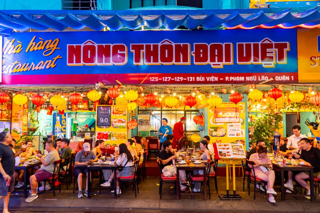 Nhà Hàng Nông Thôn Đại Việt – Nhà Hàng Hải Sản Mở 24/7 Đậm Vị Quê Giữa Lòng Sài Gòn