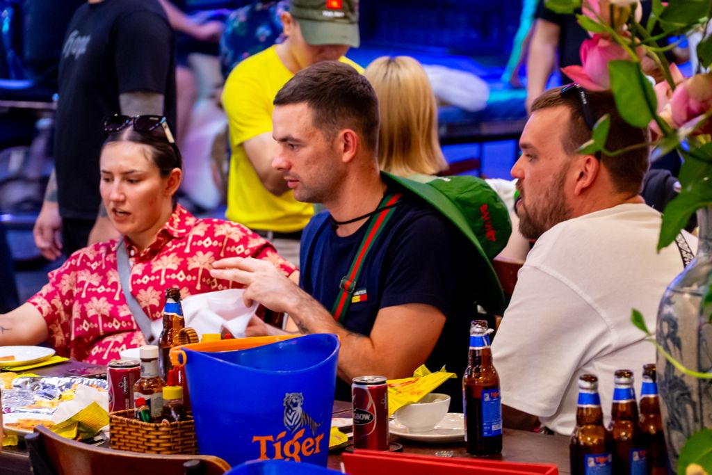 Điểm Đến Ưa Thích Của Dân Thích Ăn Khuya Trên Đường Bùi Viện - Nhà Hàng Nông Thôn Đại Việt